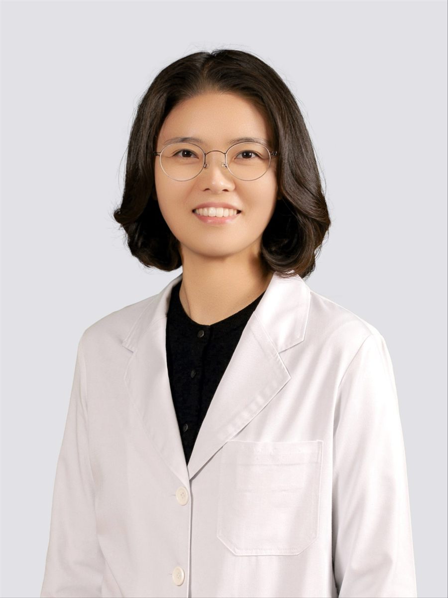 박은혜 원장 (통합치의학과 전문의 · 삼육치과병원 교정과 수련)