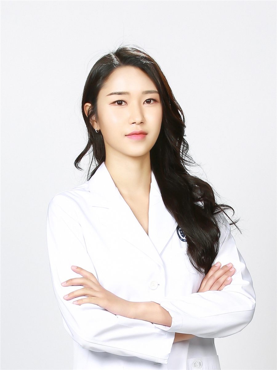 박해인 원장 · 구강악안면외과 전문의